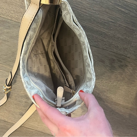 MICHAEL Michael Kors crossbody - Picture 9 of 11